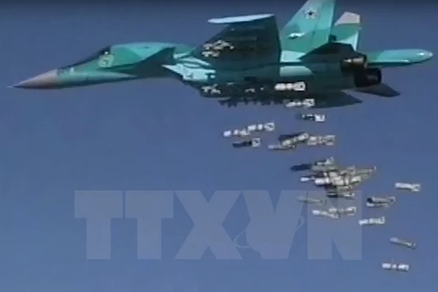 Máy bay Sukhoi Su-34 của Nga tại căn cứ không quân Hamedan, Iran, chuẩn bị tiến hành vụ không kích nhằm vào các mục tiêu IS tại Deir ez-Zor, Syria ngày 18/8. (Nguồn: EPA/TTXVN) 