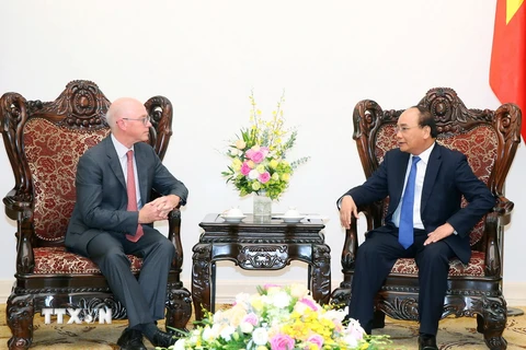 Thủ tướng Nguyễn Xuân Phúc tiếp ông Jonathan Dunn, Trưởng đại diện Quỹ Tiền tệ Quốc tế (IMF) tại Việt Nam. (Ảnh: Thống Nhất/TTXVN)
