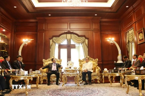 Ông Phạm Minh Chính thăm nguyên Tổng Bí thư, nguyên Chủ tịch nước Lào Chummaly Sayasone. (Ảnh: Phạm Kiên/​TTXVN)