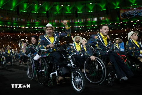 Đoàn vận động viên Brazil tham gia diễu hành tại lễ khai mạc Paralympic 2016. (Nguồn: AFP/TTXVN)