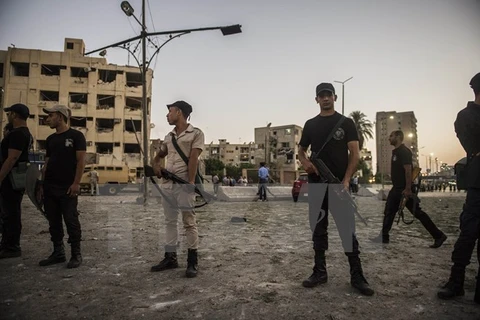 Cảnh sát Ai Cập phong tỏa hiện trường một vụ đánh bom. (Ảnh: AFP/TTXVN)