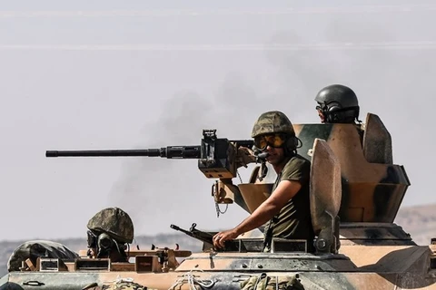 Xe tăng quân đội Thổ Nhĩ Kỳ tiến vào lãnh thổ Syria. (Nguồn: AFP)