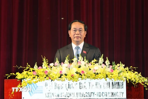 Chủ tịch nước Trần Đại Quang đến dự Lễ khai giảng năm học 2016-2017 và nói chuyện với các cán bộ, giảng viên, sinh viên Trường Đại học Quốc gia Thành phố Hồ Chí Minh. (Ảnh: Nhan Sáng/TTXVN)