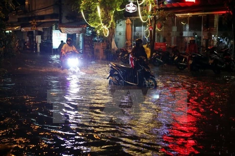 Ngập úng ở đường Ni Sư Huỳnh Liên, quận Tân Bình, Thành phố Hồ Chí Minh khi mưa lớn. (Ảnh: Hoàng Hải/TTXVN)