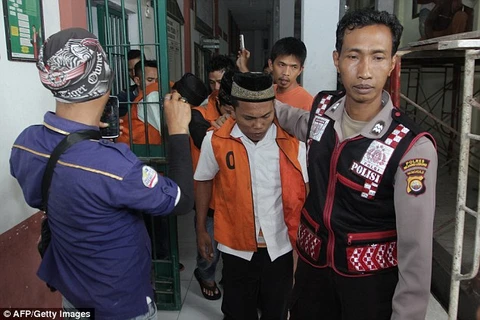 Kẻ cầm đầu băng đảng tấn công tình dục bé gái Yuyun 14 tuổi ở Indonesia trong ngày ra hầu tòa. (Nguồn: AFP)