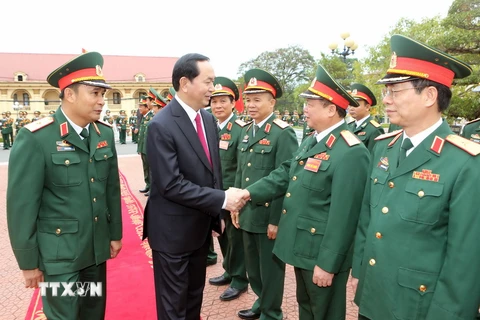 Chủ tịch nước Trần Đại Quang với cán bộ, chỉ huy Quân khu 2. (Ảnh: Nhan Sáng/TTXVN)