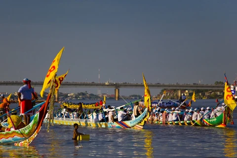 Đua thuyền tại Lễ hội Nước. (Nguồn: Mekong Tourism)