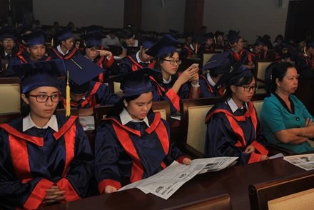Trao học bổng tặng 51 thủ khoa các trường đại học phía Nam