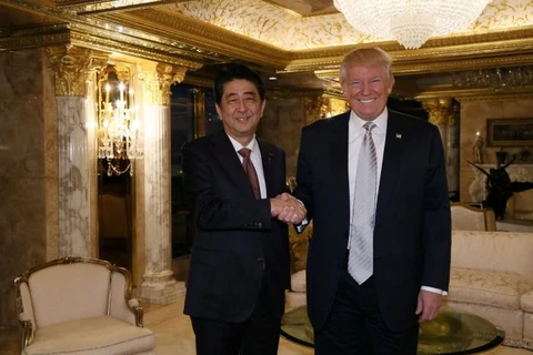 Thủ tướng Nhật Bản Shinzo Abe và Tổng thống đắc cử Mỹ Donald Trump. (Nguồn: Reuters)
