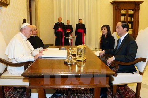 Chủ tịch nước Trần Đại Quang diện kiến Giáo hoàng Francis. (Ảnh: Nhan Sáng/TTXVN)