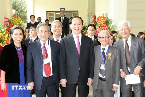 Chủ tịch nước Trần Đại Quang với các đại biểu tham dự buổi lễ. (Ảnh: Nhan Sáng/TTXVN)
