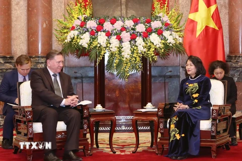 Phó Chủ tịch nước Đặng Thị Ngọc Thịnh tiếp Ngài Alexander Mikhailov, Thống đốc tỉnh Kursk (Liên bang Nga) sang thăm Việt Nam. (Ảnh: Phương Hoa/TTXVN) 