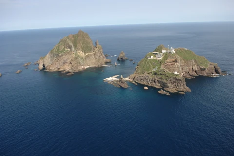 Đảo Dokdo theo cách gọi của Hàn Quốc, trong khi Nhật Bản cũng tuyên bố chủ quyền và gọi là Takeshima. (Nguồn: The Japan Daily Press)
