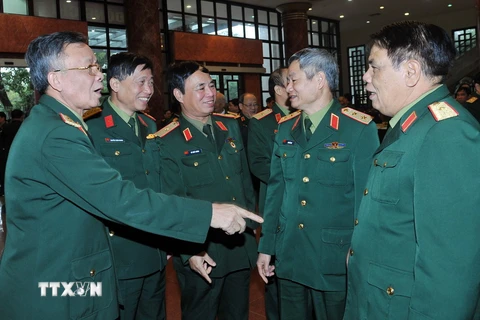 Cán bộ cao cấp Quân đội nghỉ hưu trên địa bàn Hà Nội tại một cuộc gặp mặt. (Ảnh: Trọng Đức/TTXVN)