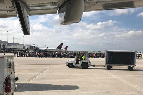 Hành khách tại sân bay Fort Lauderdale-Hollywood. (Nguồn: AFP)