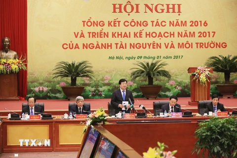 Phó Thủ tướng Trịnh Đình Dũng phát biểu tại hội nghị. (Nguồn: TTXVN)