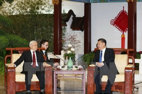 Tổng Bí thư, Chủ tịch Trung Quốc Tập Cận Bình chào mừng Tổng Bí thư Nguyễn Phú Trọng. (Ảnh: Trí Dũng/TTXVN)