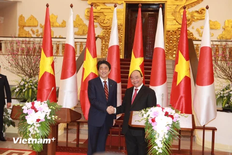 [Photo] Thủ tướng Nguyễn Xuân Phúc đón Thủ tướng Nhật Bản Shinzo Abe