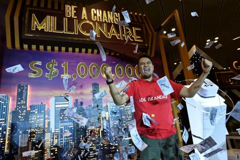 Anh Ade Iskandar Roni - người may mắn trở thành triệu phú. (Nguồn: Sân bay Changi)
