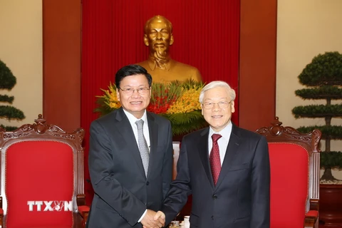 Tổng Bí thư Nguyễn Phú Trọng tiếp Thủ tướng Lào Thongloun Sisoulith. (Ảnh: Trí Dũng/TTXVN)