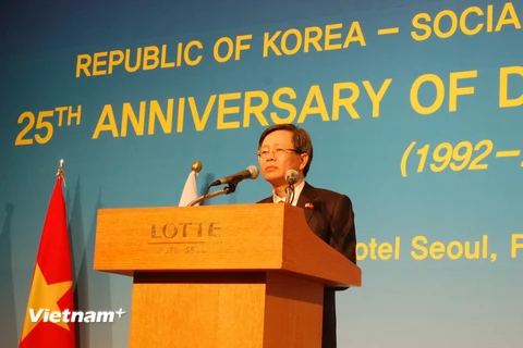 Đại sứ Việt Nam tại Hàn Quốc Phạm Hữu Chí phát biểu tại buổi lễ. (Ảnh: Vũ Toàn-Hữu Tuyên/Vietnam+)