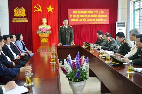 Bộ trưởng Bộ Công an Tô Lâm làm việc với Cục An ninh Tây Bắc. (Nguồn: Yenbai.gov.vn)