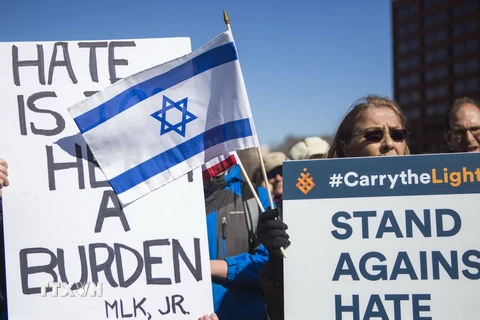 Biểu tình phản đối các hành động bài Do Thái tại Philadelphia, bang Pennsylvania ngày 2/3. (Nguồn: AFP/TTXVN)