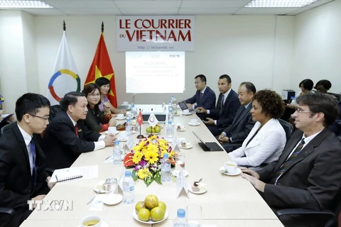Tổng Thư ký Tổ chức Pháp ngữ (OIF) trong lần thăm và làm việc với Tòa soạn báo Le Courrier du Vietnam. (Ảnh: An Đăng/TTXVN)