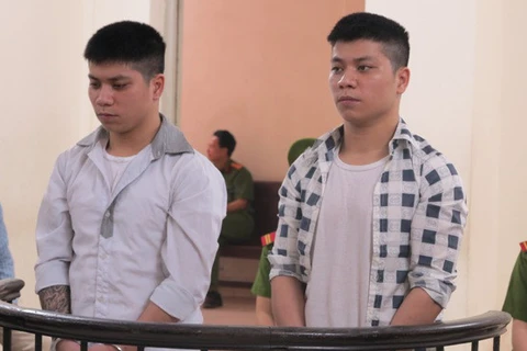 Phạt tù hai anh em song sinh đấm vào mặt cảnh sát giao thông