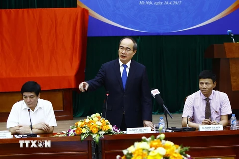Chủ tịch Ủy ban Trung ương Mặt trận Tổ quốc Việt Nam Nguyễn Thiện Nhân phát biểu tại buổi làm việc. (Ảnh: An Đăng/TTXVN)