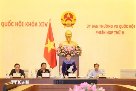 Chủ tịch Quốc hội Nguyễn Thị Kim Ngân chủ trì và phát biểu bế mạc Phiên họp thứ 9 của Ủy ban Thường vụ Quốc hội khóa XIV. (Ảnh: Trọng Đức/TTXVN)