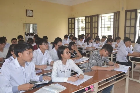 Học sinh lớp 12 tích cực ôn tập trước kỳ thi THPT Quốc gia. (Ảnh: Thu Hoài/TTXVN)