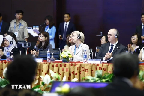 Đại biểu các nền kinh tế APEC tham dự tại cuộc đối thoại. (Ảnh: An Đăng/TTXVN)