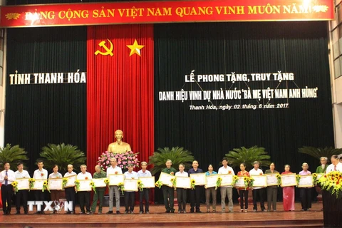 Truy tặng danh hiệu Bà mẹ Việt Nam Anh hùng. (Ảnh: Khiếu Tư/TTXVN)
