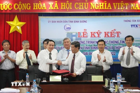 Quang cảnh Lễ ký kết hợp tác thông tin giữa UBND tỉnh Bình Dương và Thông tấn xã Việt Nam. (Ảnh: Hải Âu/TTXVN)