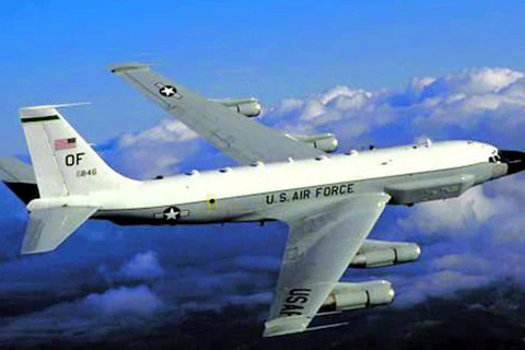 Máy bay trinh sát chiến lược RC-135W của Mỹ từng bị phát hiện bay gần biên giới Nga. (Nguồn: Reuters)
