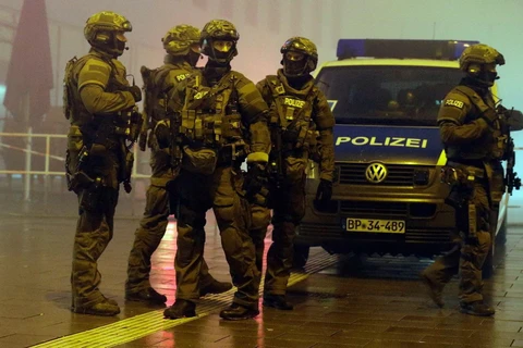 Cảnh sát Đức tại hiện trường vụ nổ súng. (Nguồn: Independent.co.uk)