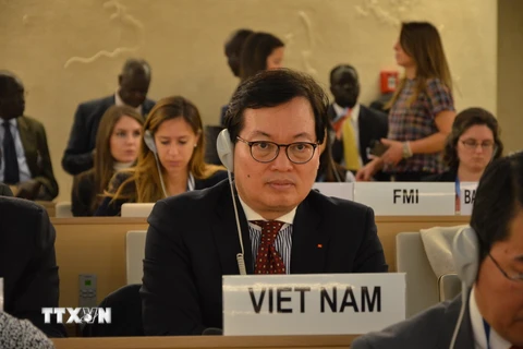 Đại sứ đặc mệnh toàn quyền Dương Chí Dũng, Trưởng Phái đoàn thường trực Việt Nam tại Liên hợp quốc tham dự một kỳ họp của Hội đồng Nhân quyền. (Ảnh: Hoàng Hoa/TTXVN)
