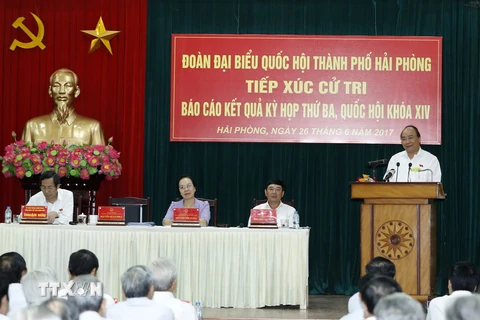 Thủ tướng Nguyễn Xuân Phúc phát biểu với cử tri câu lạc bộ Bạch Đằng. (Ảnh: Thống Nhất /TTXVN)