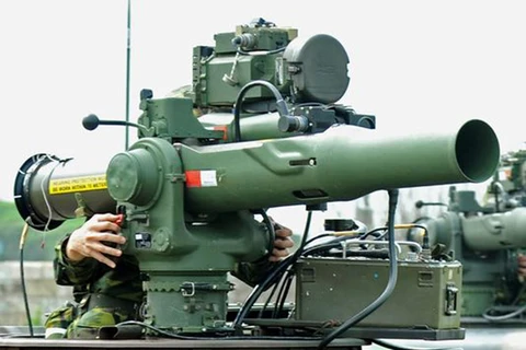 Một binh sỹ Đài Loan điều khiển tên lửa chống tăng Tow do Mỹ sản xuất. (Nguồn: AFP)
