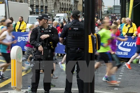 Cảnh sát tuần tra tại Manchester ngày 28/5. (Nguồn: AFP/TTXVN)