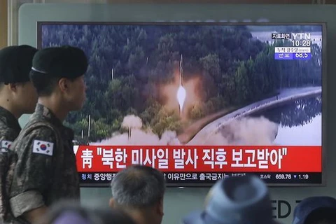 Tên lửa đạn đạo đất đối đất tầm trung Pukguksong-2 được phóng thử từ vùng Pukchang thuộc một tỉnh miền tây Triều Tiên (ảnh do Hãng thông tấn KCNA của Triều Tiên đăng phát ngày 22/5). (Nguồn: AFP/TTXVN) 