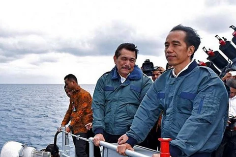 Tổng thống Indonesia Joko Widodo trong một chuyến thị sát vùng biển quanh quần đảo Natuna. (Nguồn: SCMP)