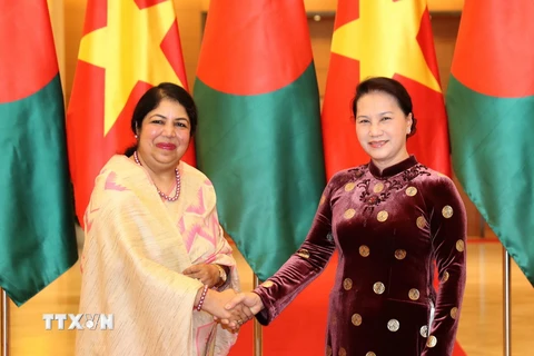 Chủ tịch Quốc hội Nguyễn Thị Kim Ngân và Chủ tịch Quốc hội Bangladesh Shirin Shamin Chaudhury. (Ảnh: Trọng Đức/TTXVN)