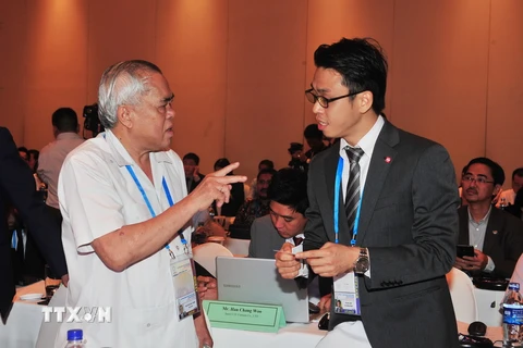 Đại biểu các nền kinh tế APEC trao đổi tại hội thảo. (Ảnh: Nguyễn Khang/TTXVN)