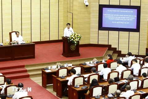 Chủ tịch UBND thành phố Hà Nội Nguyễn Đức Chung phát biểu tại hội nghị. (Ảnh: An Đăng/TTXVN)