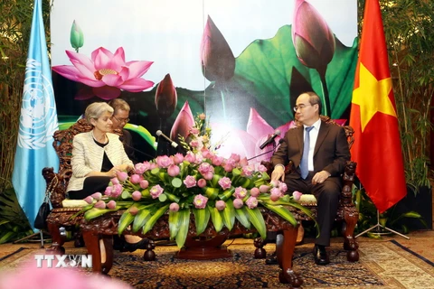 Bí thư Thành ủy Thành phố Hồ Chí Minh Nguyễn Thiện Nhân tiếp bà Irana Bokova, Tổng Giám đốc Tổ chức Giáo dục, Khoa học và Văn hóa của Liên hợp quốc (UNESCO) đang thăm chính thức Việt Nam. (Ảnh: Thanh Vũ/TTXVN)
