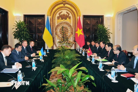 Phó Thủ tướng, Bộ trưởng Ngoại giao Phạm Bình Minh đón và hội đàm với Bộ trưởng Ngoại giao Ukraine Pavlo Klimkin. (Ảnh: Nguyễn Khang/TTXVN)