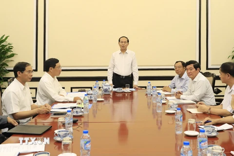 Chủ tịch nước Trần Đại Quang làm việc với lãnh đạo Ủy ban Quốc gia APEC 2017 về công tác chuẩn bị Tuần lễ Cấp cao APEC 2017. (Ảnh: Nhan Sáng/TTXVN)