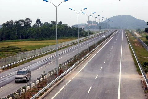 Một đoạn đường trên cao tốc Cầu Giẽ-Ninh Bình. (Ảnh: Huy Hùng/TTXVN)